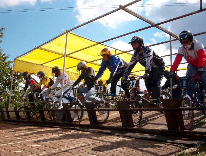 1. Vorlauf (von rechts nach links): Agi Ramalho (#1), Olaf Klein (#27), Andreas Diener (#23), Manfred Wald (#17), Maik Schoelzl (#19), Uwe Burdeck (#11), Uli Gasper (#33)